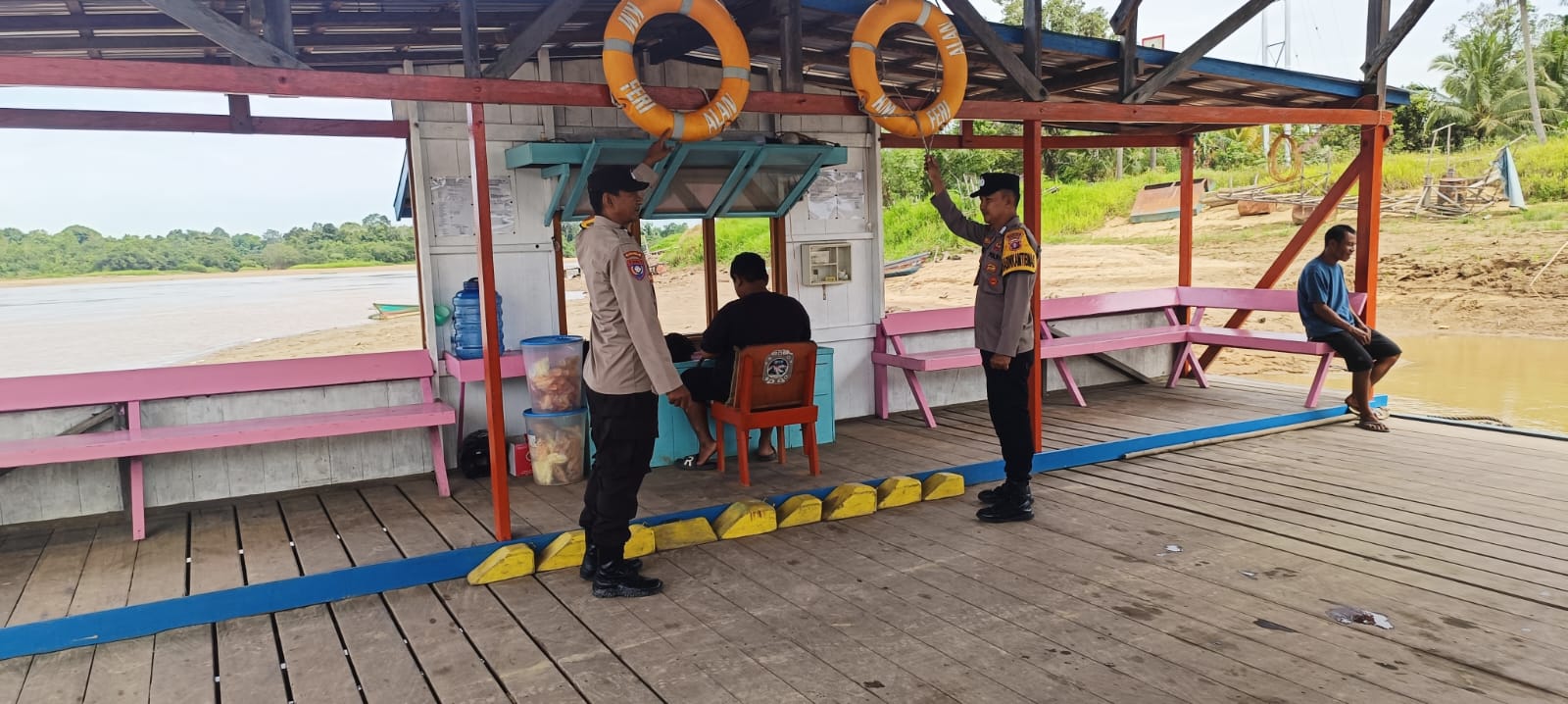 Dengan Patroli Dialogis, Polsek Tewang Sangalang Garing dan Pulau Malan Berikan Rasa Aman Kepada Masyarakat