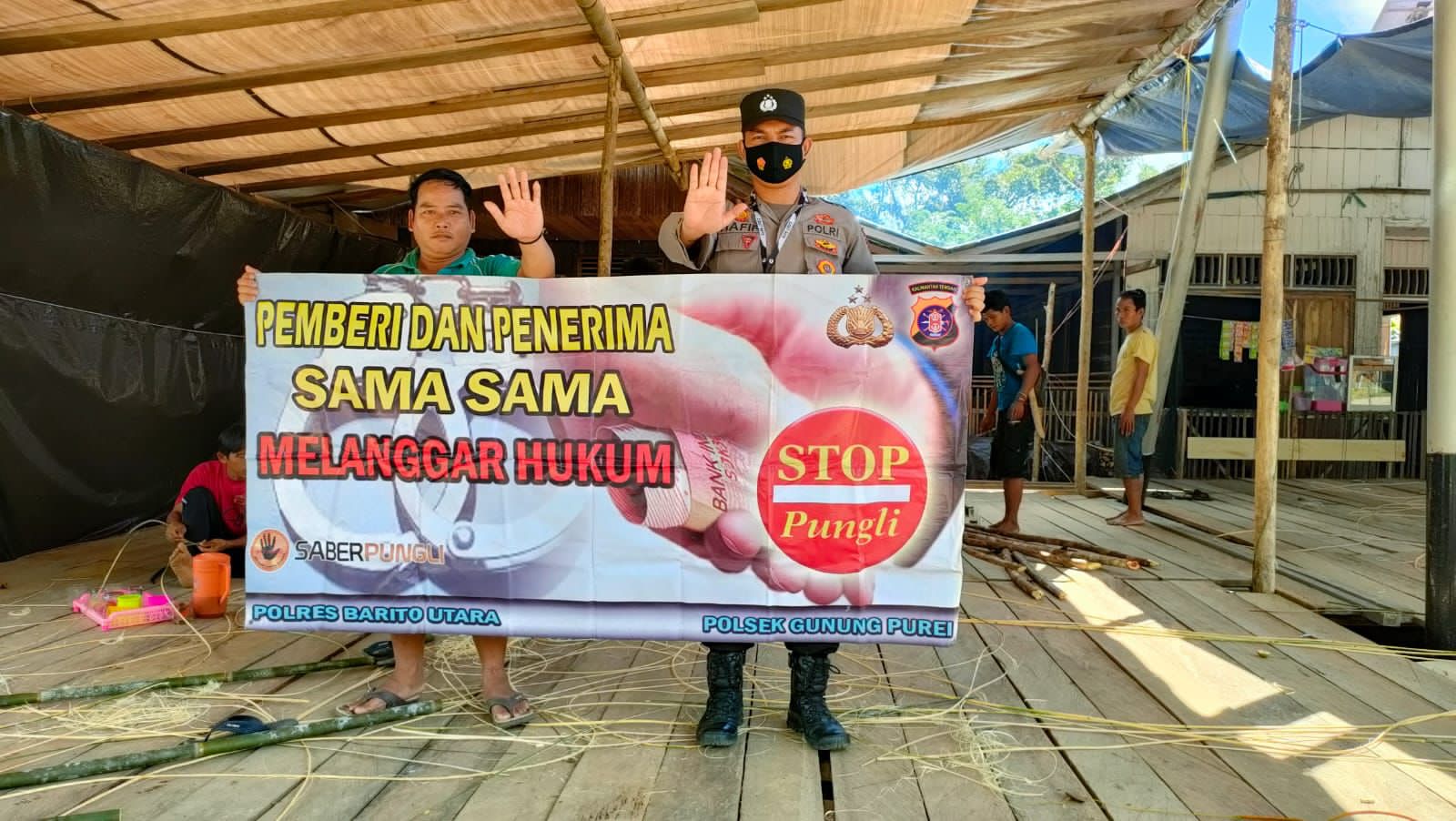 Polsek Gunung Purei Sampaikan Imbauan Anti Pungli dalam Kegiatan Jumat Curhat