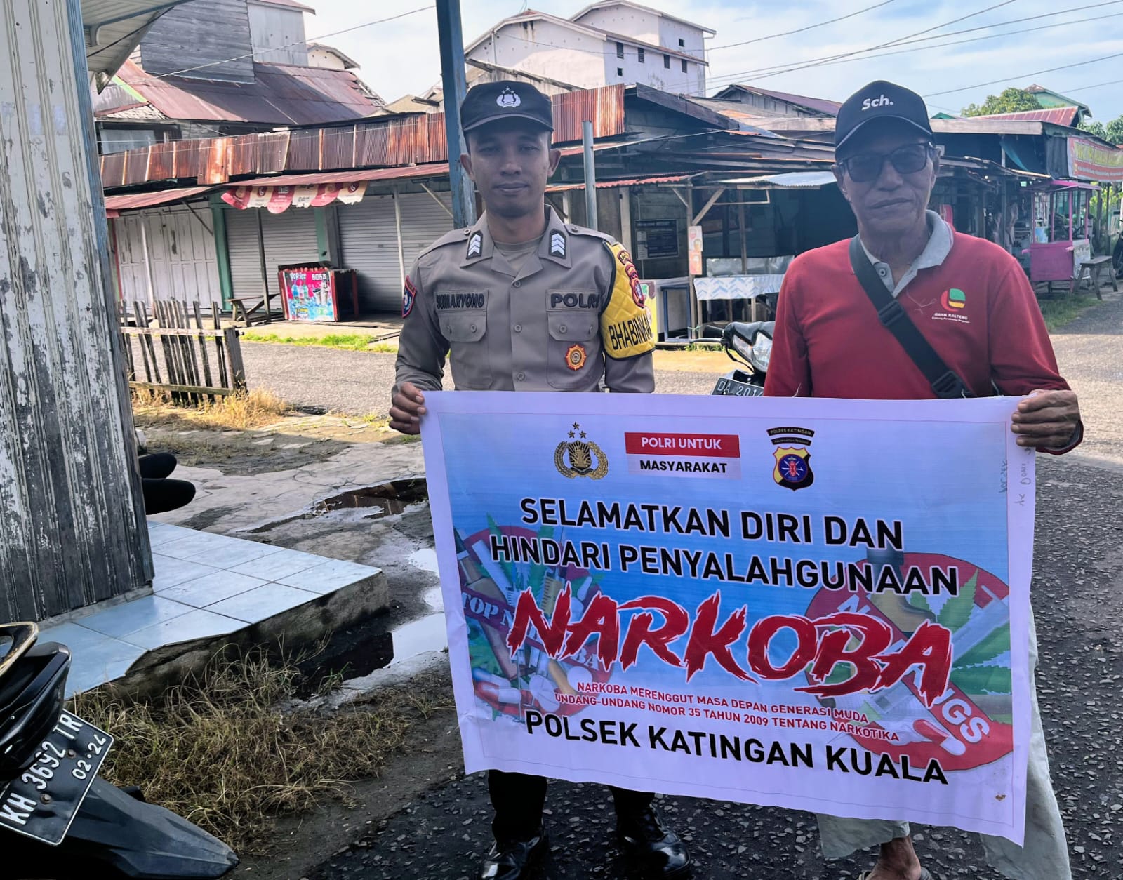 Personil Polsek Katingan Kuala Sosialisasi Tentang Bahaya Narkoba Serta Menghimbau Masyarakat Untuk Tidak Menggunakan dan Menjauhi Narkoba