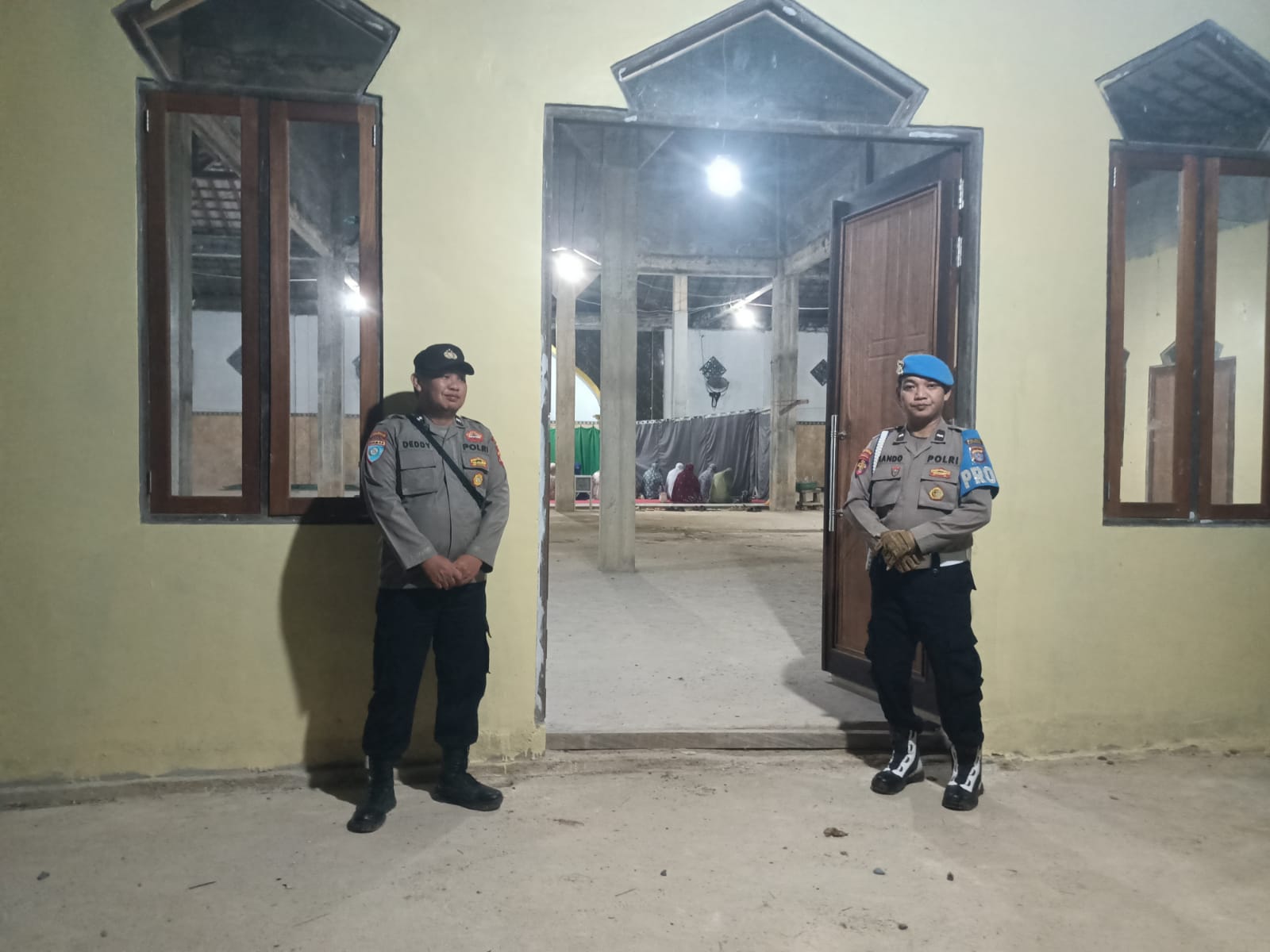 Personel Samapta Polres Katingan Laksanakan PAM Sholat Tarawih.