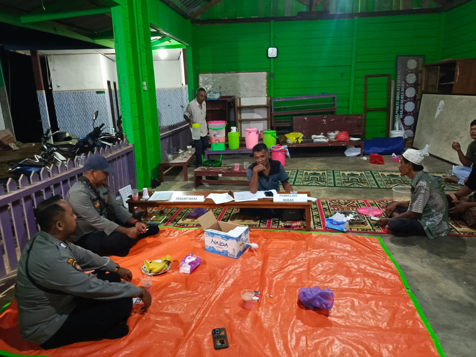 Personel Piket Polsek Lamandau Sambangi Warga, Sampaikan Imbauan Harkamtibmas