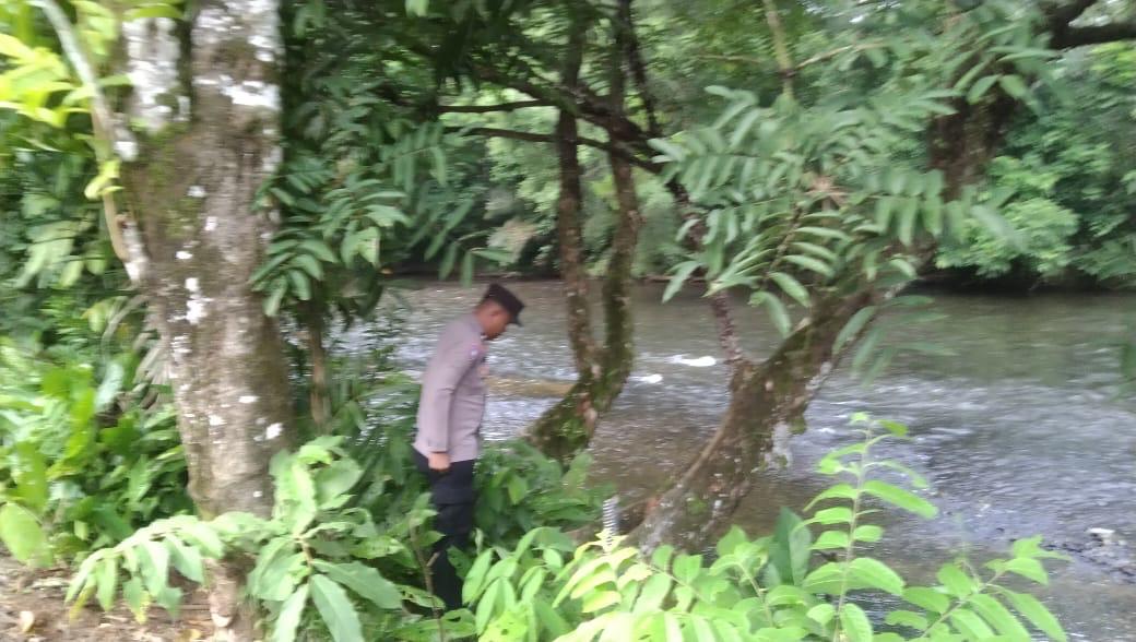 Piket Polsek Delang cek debit air DAS Delang