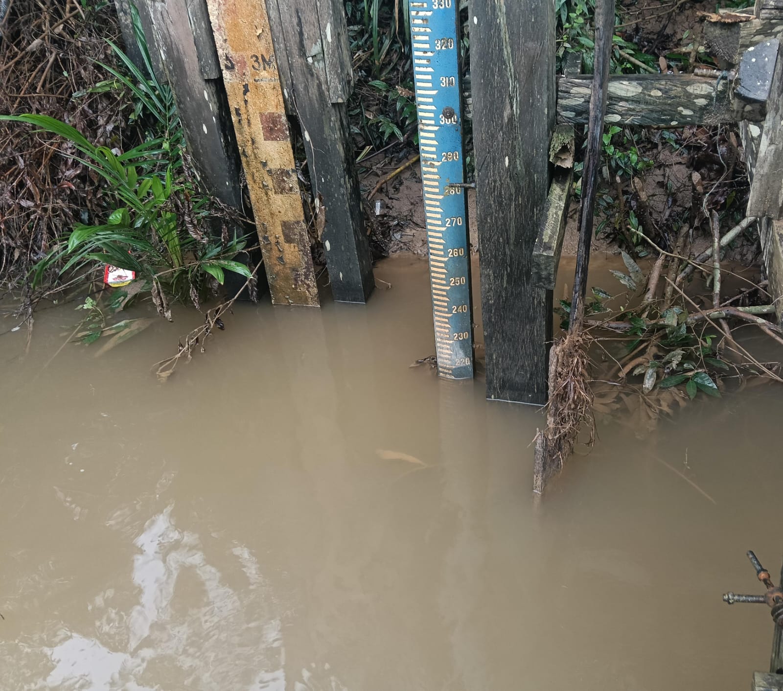 Piket Polsek Cek Debit Air Sungai Lamandau