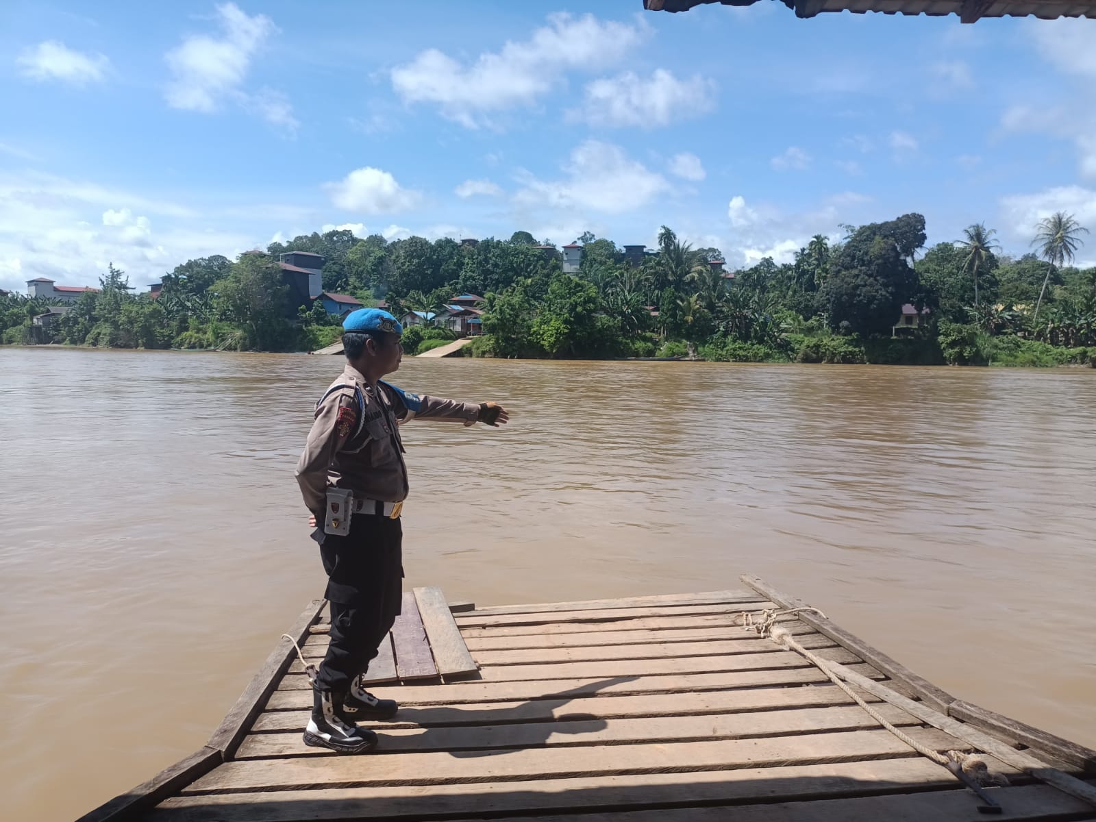 Polsek Marikit Aktif Deteksi Dini, Debit Air Sungai Katingan Terpantau Aman dan Normal.