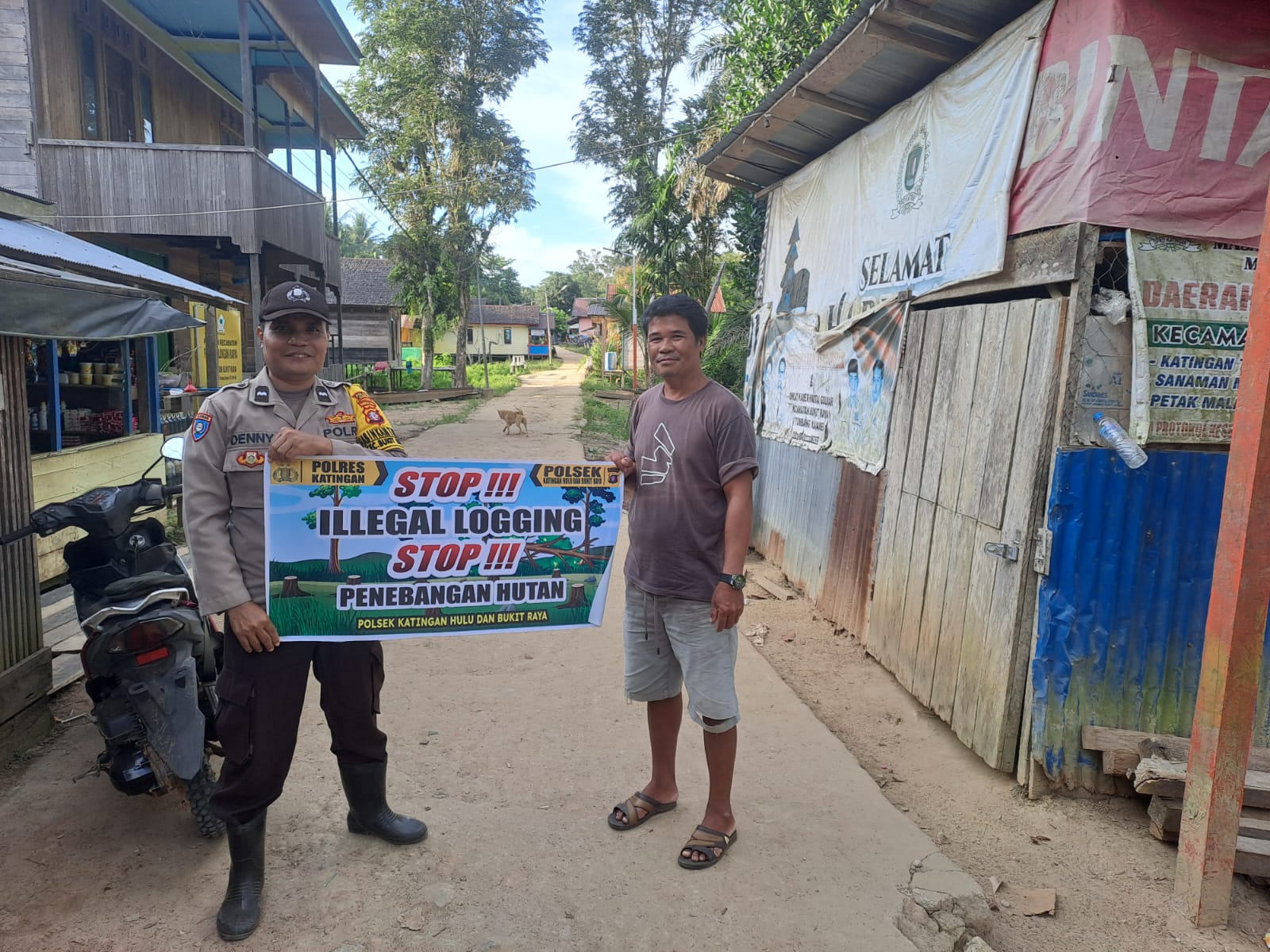 Upaya Pencegahan Penebangan Hutan secara Liar (Ilegal Logging), Bhabinkamtibmas sosialisasi kepada masyarakat.