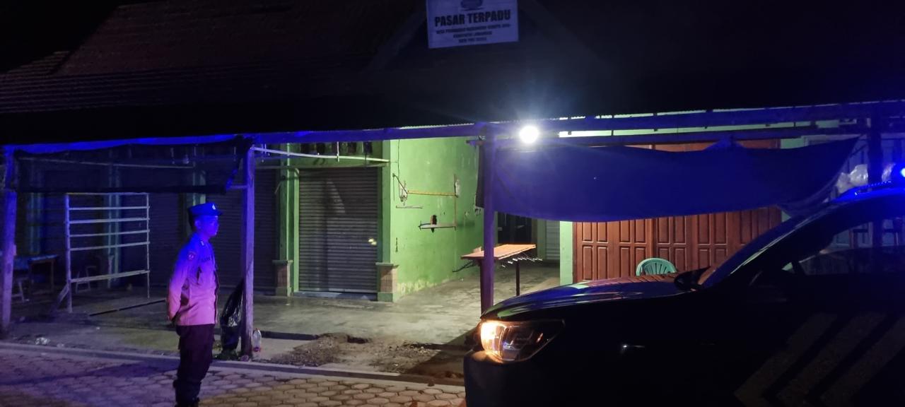 Personil Polsek Sematu Jaya laksanakan Patroli Dialogis Cegah Gangguan Kamtibmas