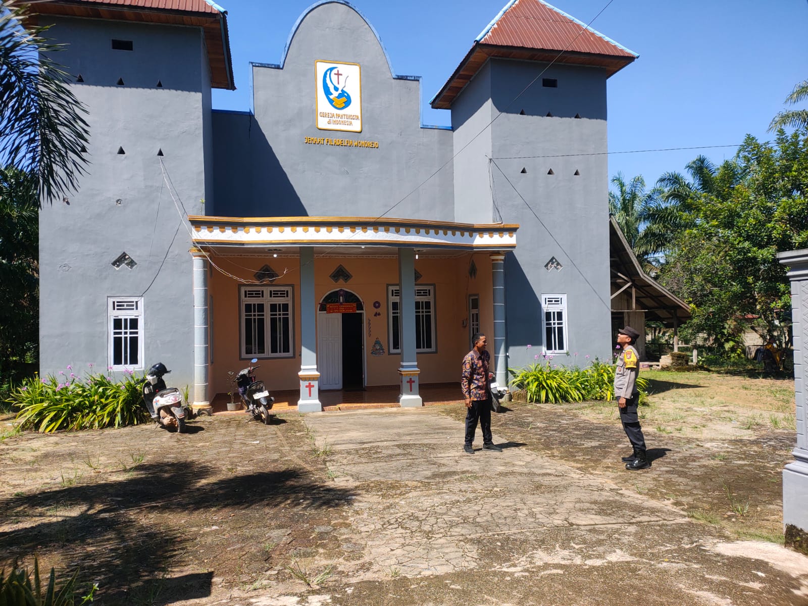 Polsek Sematu Jaya Amankan Ibadah Minggu di Desa Rimba Jaya, Situasi Kondusif