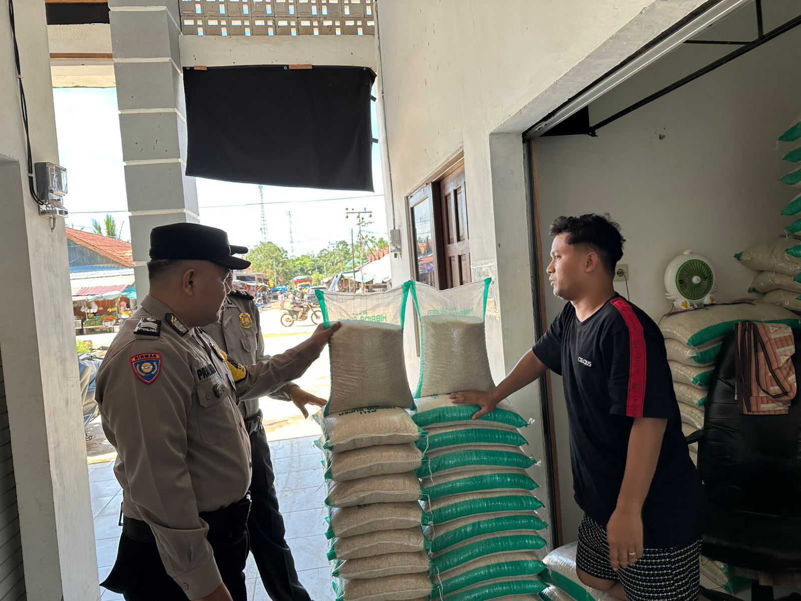 Perkuat Kamtibmas, Polsek Katingan Tengah Sambangi Warga