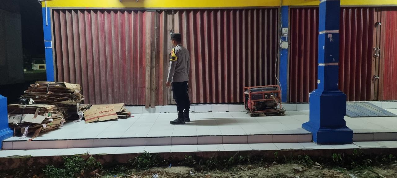 Piket Polsek Patroli kepertokoan diwilkum Polsek Sematu Jaya