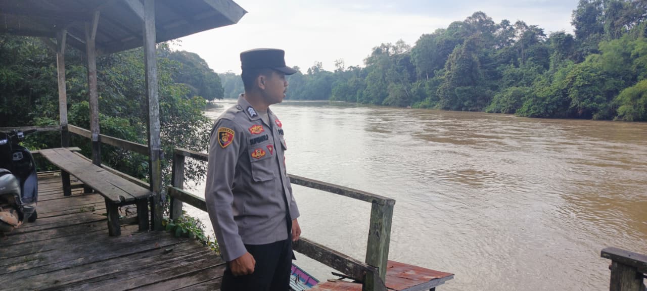 Piket Polsek Cek Debit Air Sungai Lamandau