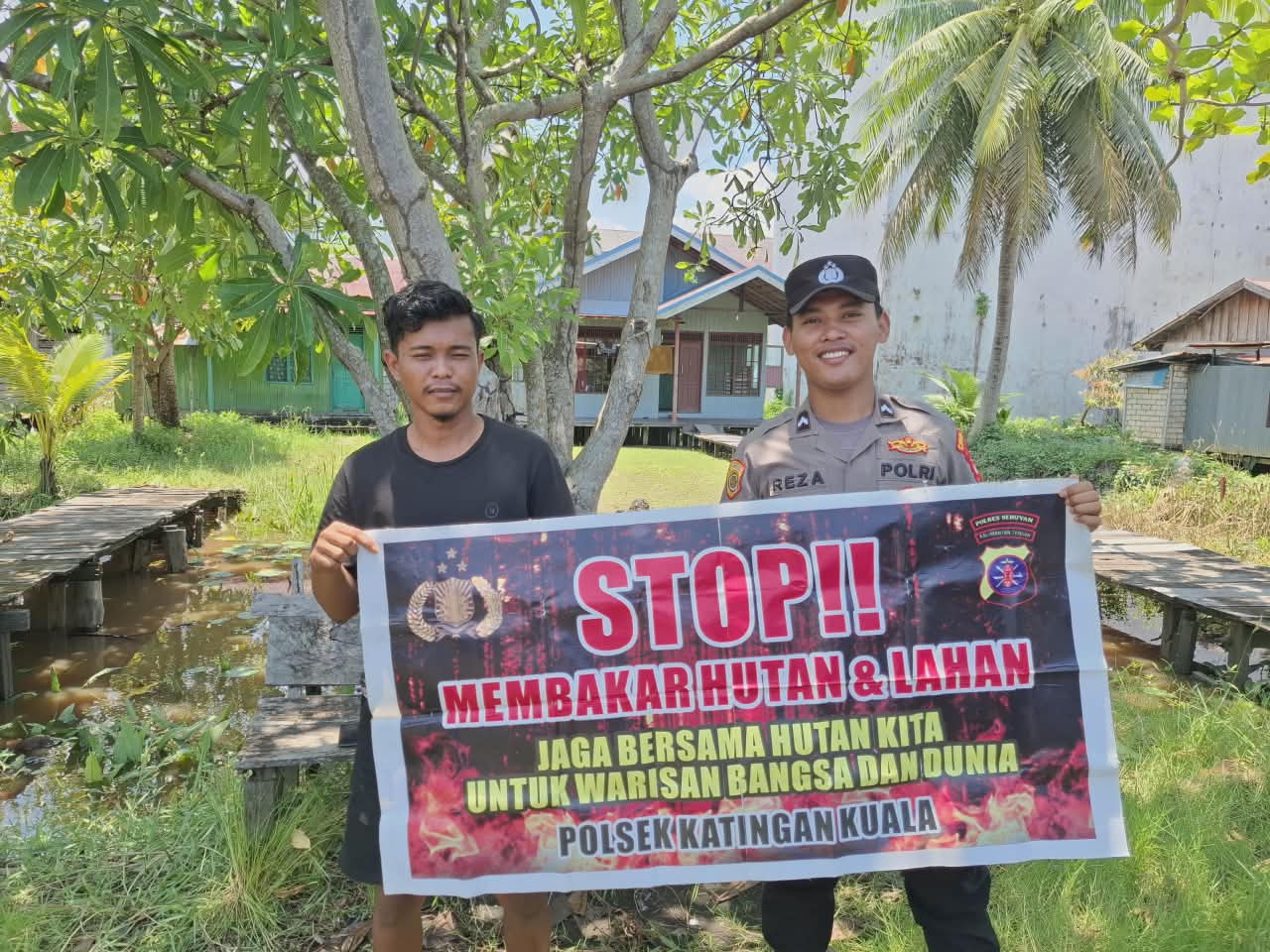 Polsek Katingan KualaBhabinkamtibmas Kel Pegatan Hilir Sosialisasi Himbauan tentang Karhutla Kepada petani.