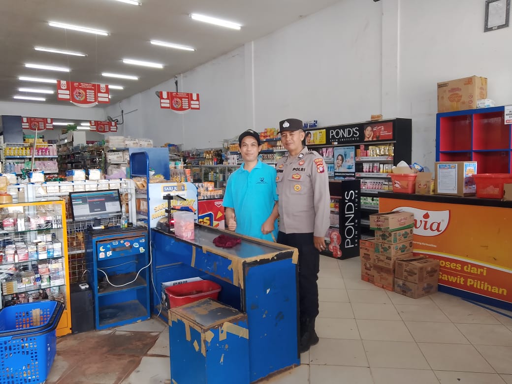 Piket Patroli Polsek Bulik Sambangi Toko Alfamart di Wilkum Guna Cegah Gangguan Kamtibmas