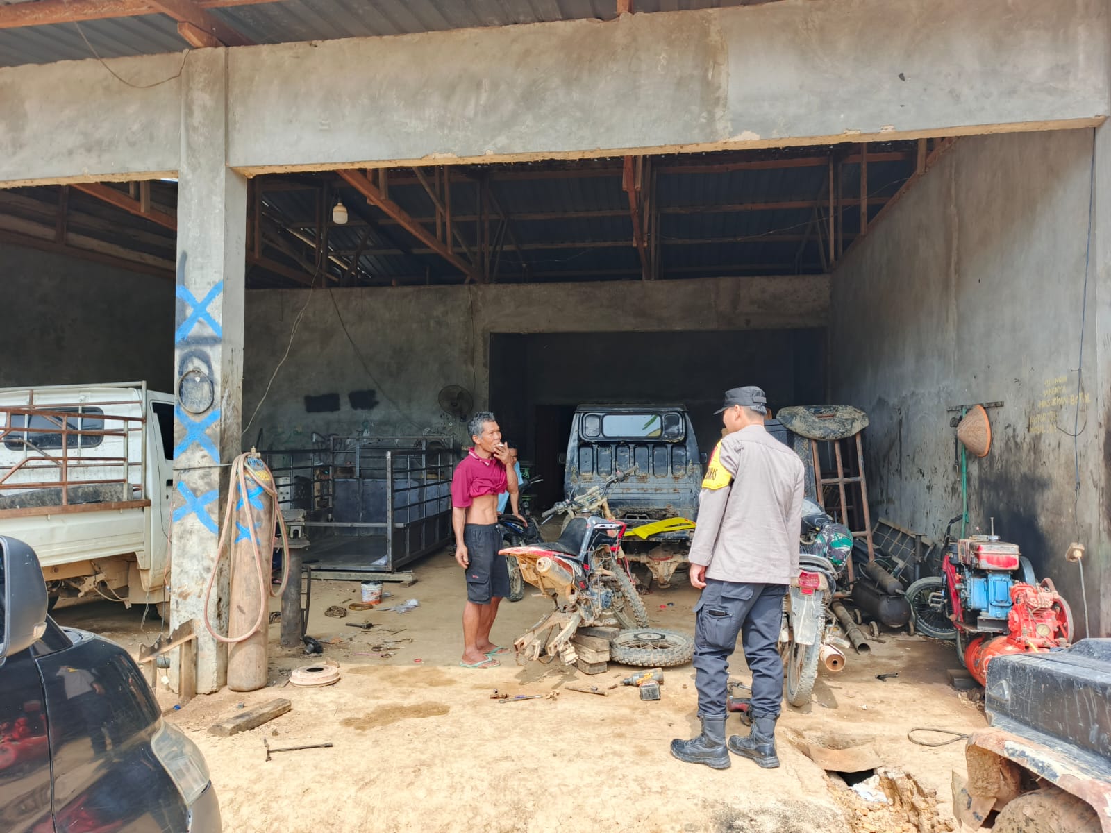 Sambang Bengkel Warga, Personel Piket Polsek Lamandau Ingatkan Pentingnya Kamtibmas