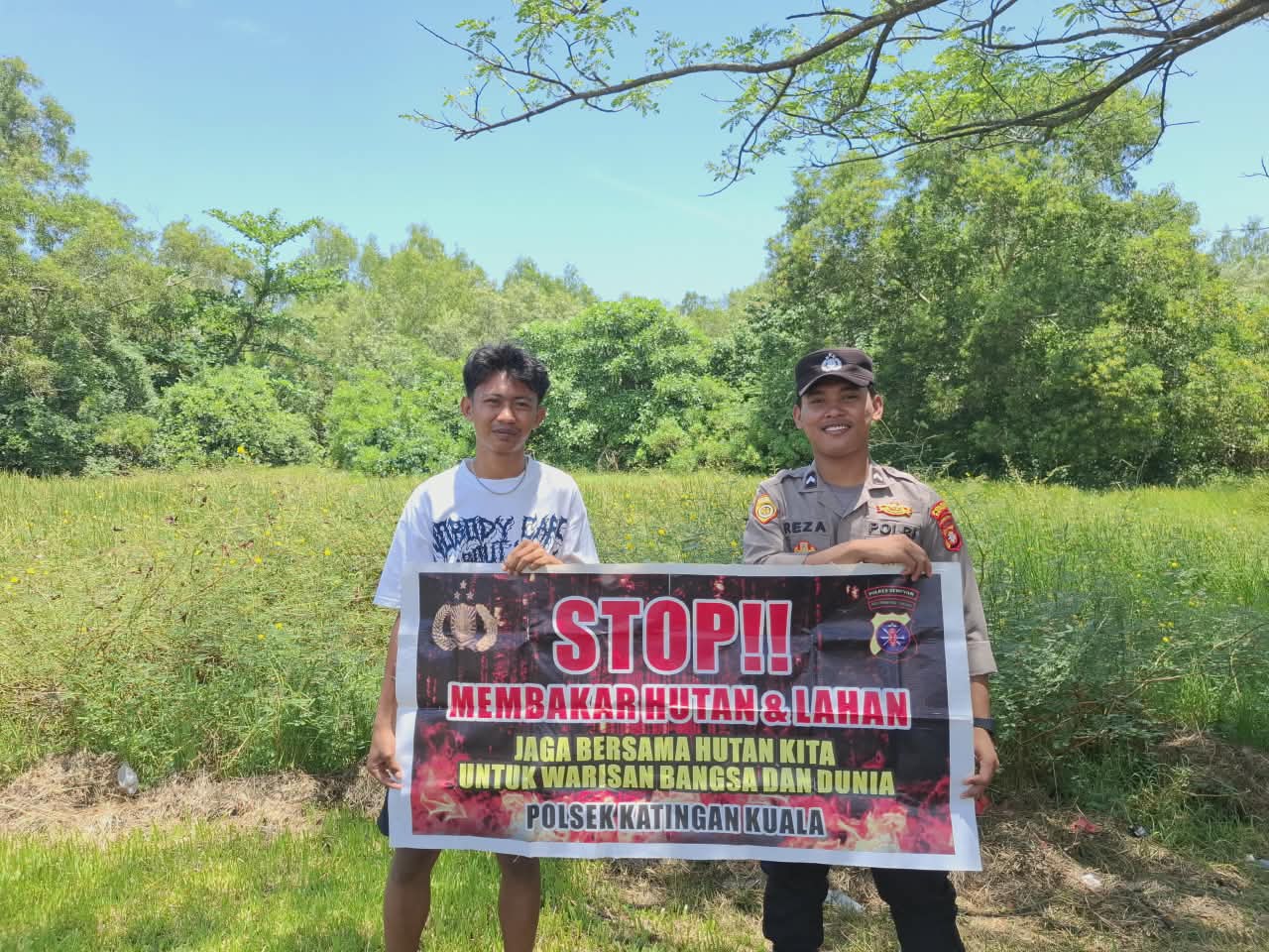 Polsek Katingan KualaBhabinkamtibmas Kel Pegatan Hilir Sosialisasi Himbauan tentang Karhutla Kepada petani.