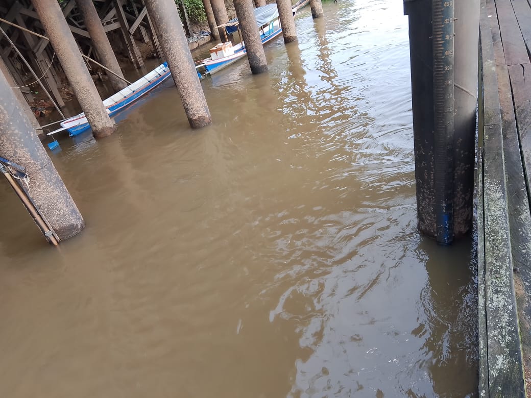 Piket Polsek Bulik Cek debit air di Kelurahan Nanga Bulik
