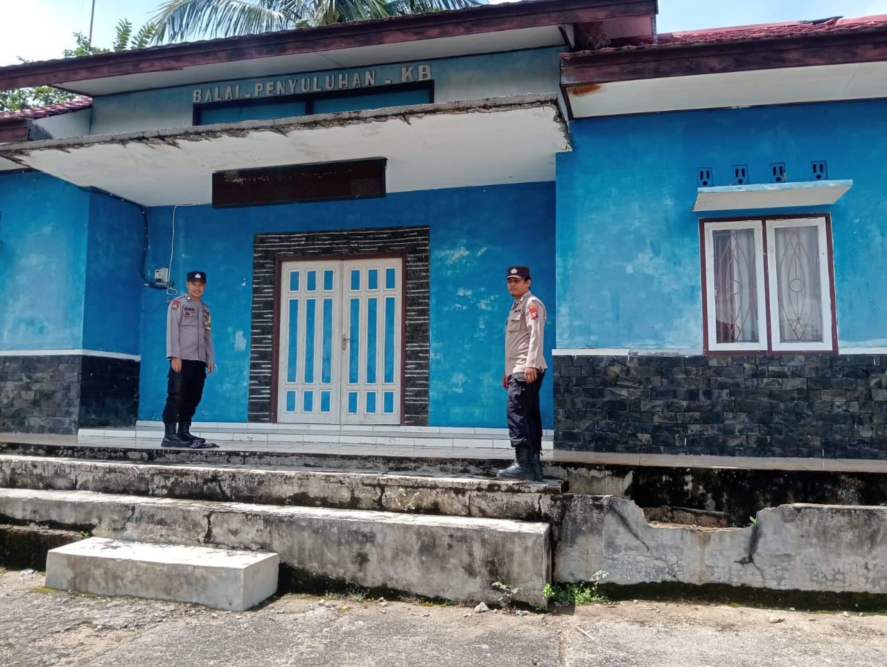Piket Polsek melaksanakan giat patroli Tempat Objek Vital di wilkum Polsek Delang