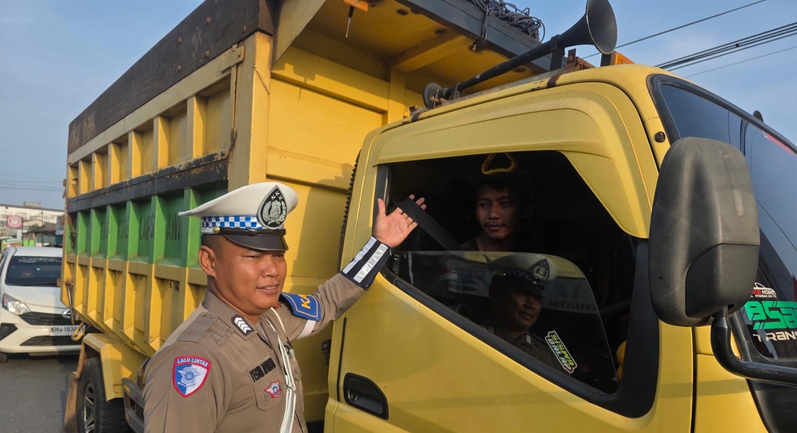 Temukan pelanggaran lalulintas, Satlantas Polres Katingan beri himbauan humanis.