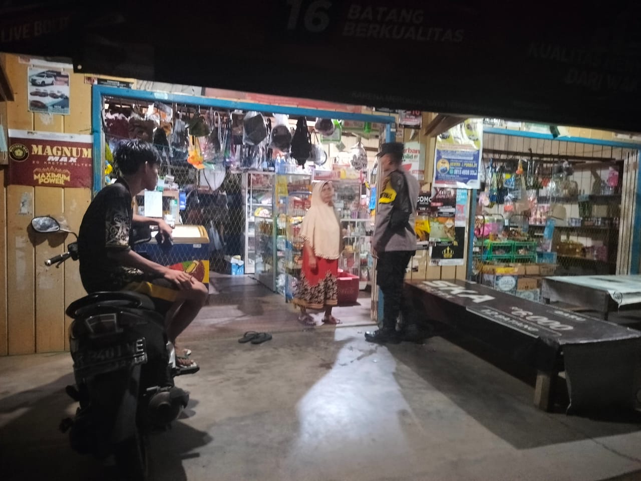 Piket Polsek Delang melaksanakan Silaturahmi ke warga masyarakat
