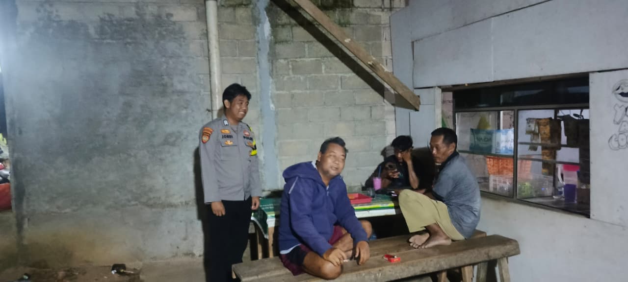 Piket Polsek Lamandau sambang dan Silaturahmi Ke Pedagang