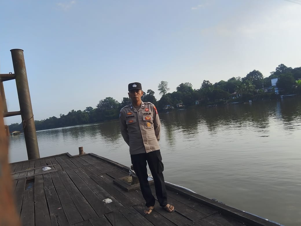 Piket Polsek Bulik Cek debit air di Kelurahan Nanga Bulik