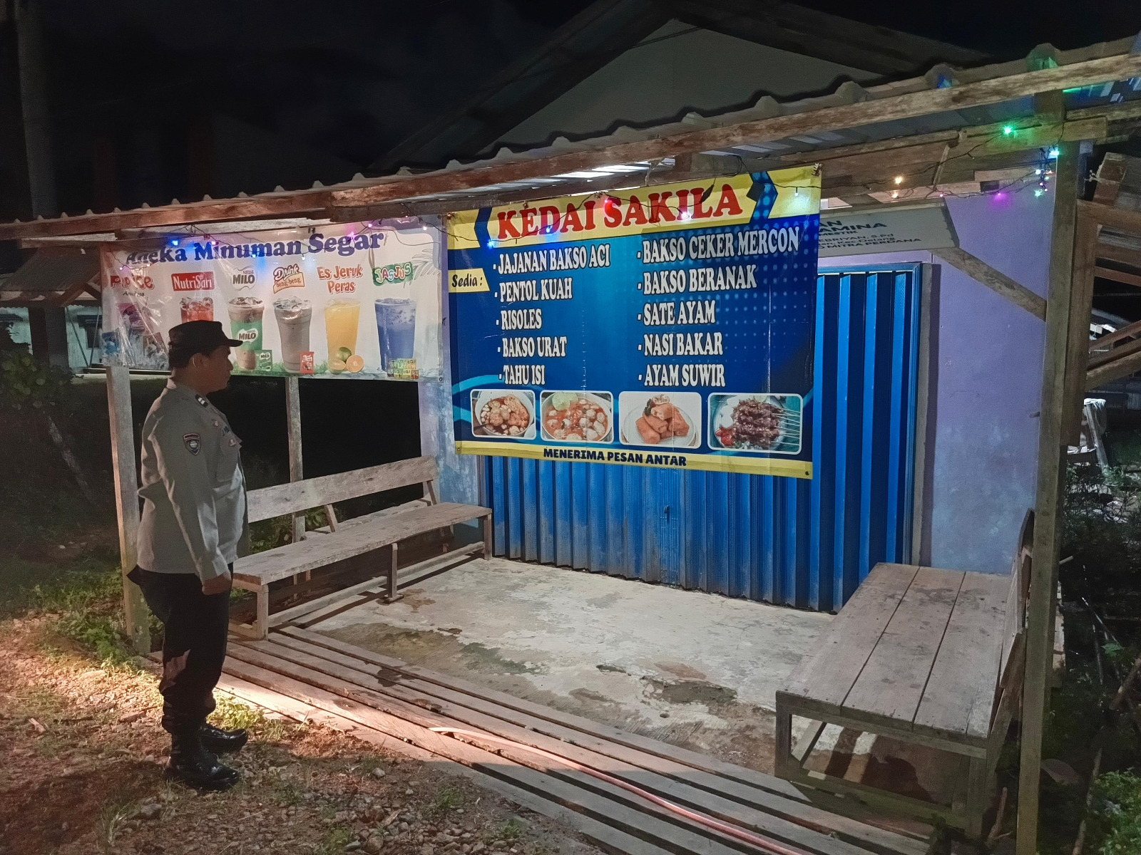 Piket Polsek Delang Sambangi Pedagang, Jalin Kedekatan dengan Masyarakat
