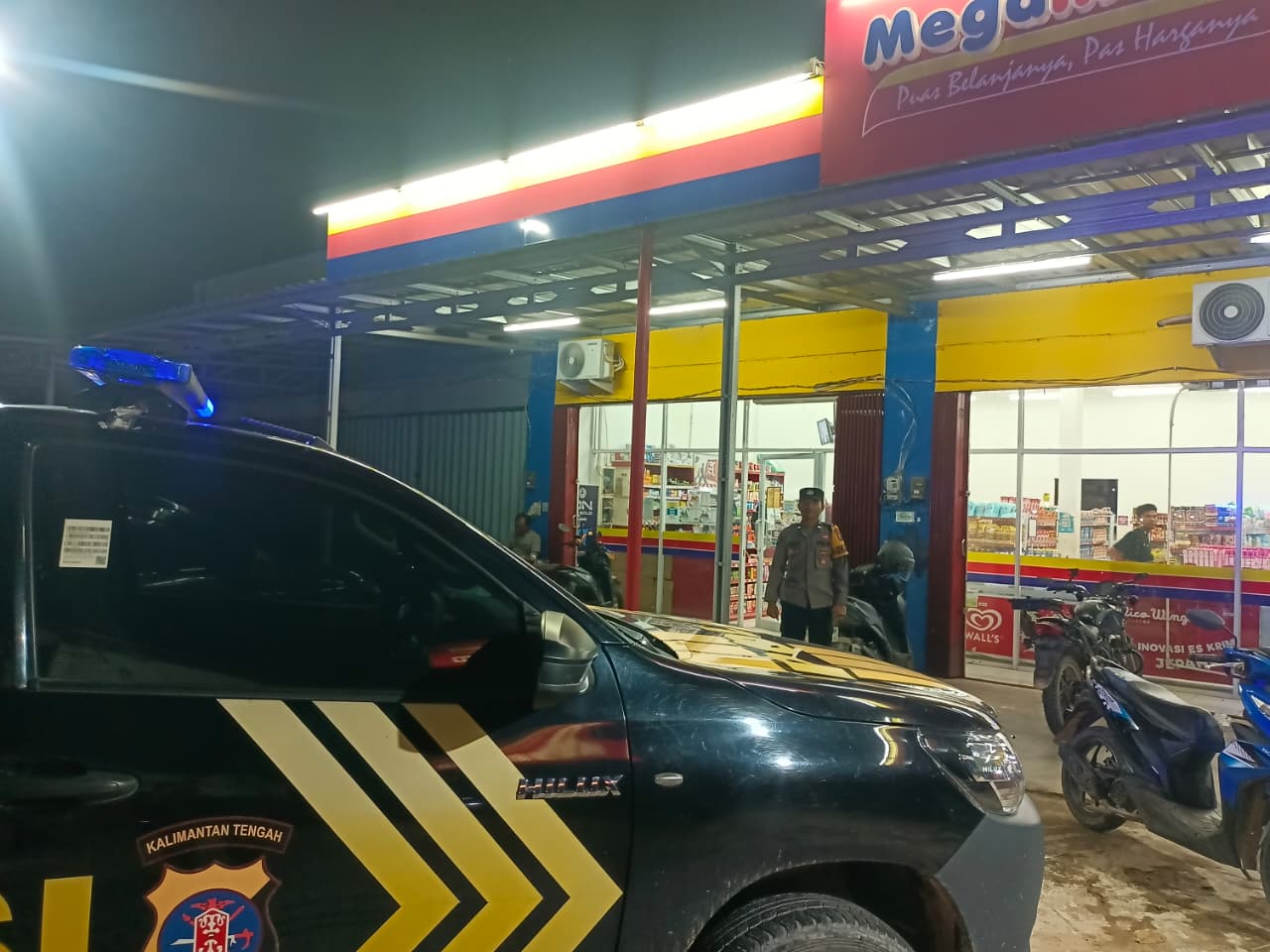 Piket Polsek Patroli kepertokoan diwilkum Polsek Sematu Jaya