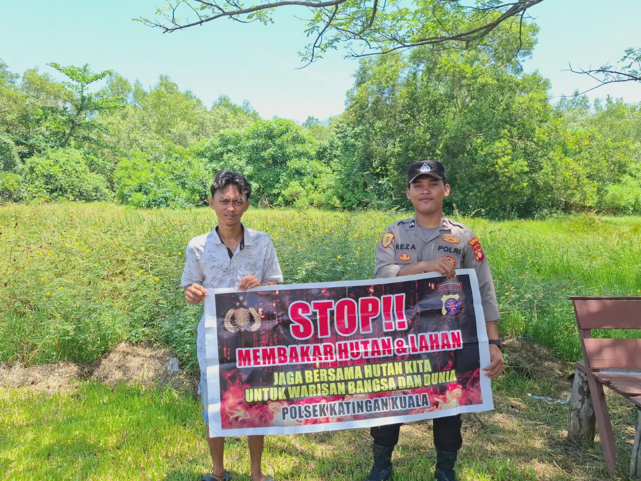 Polsek Katingan KualaBhabinkamtibmas Kel Pegatan Hilir Sosialisasi Himbauan tentang Karhutla Kepada petani.