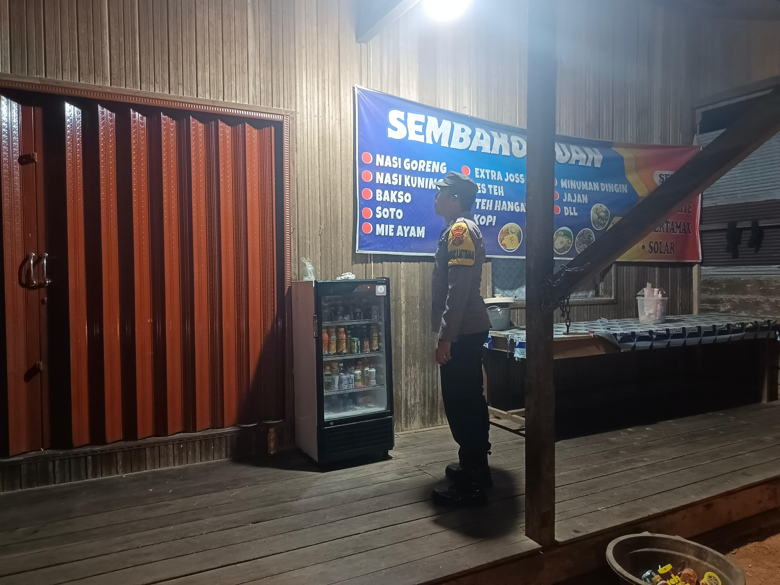 Piket Polsek Delang Sambangi Pedagang, Jalin Kedekatan dengan Masyarakat