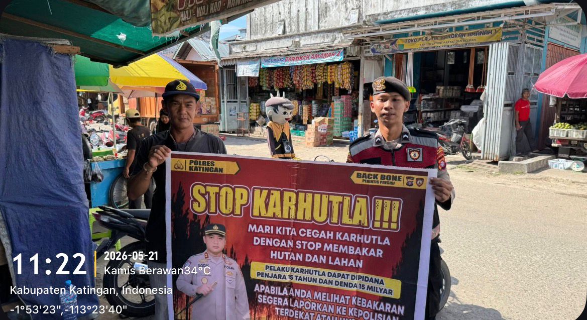 Personel Samapta Polres Katingan Sosialisasikan Pencegahan Karhutla kepada Masyarakat Desa Hampalit.