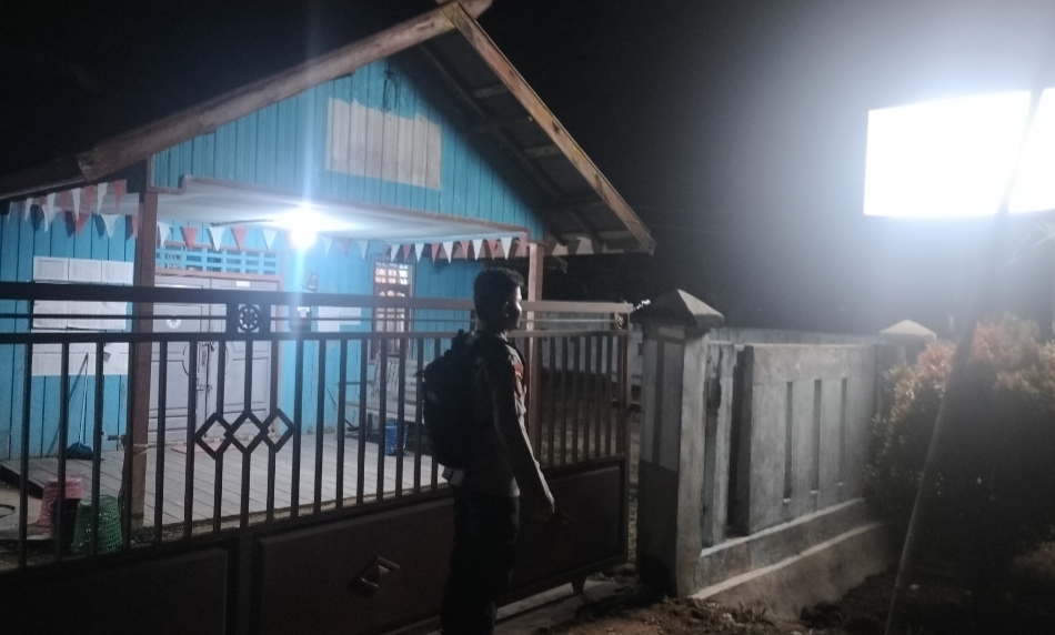 POLSEK DELANG LAKSANAKAN PATROLI DI PEMUKIMAN WARGA GUNA MENJAGA SITUASI KAMTIBMAS