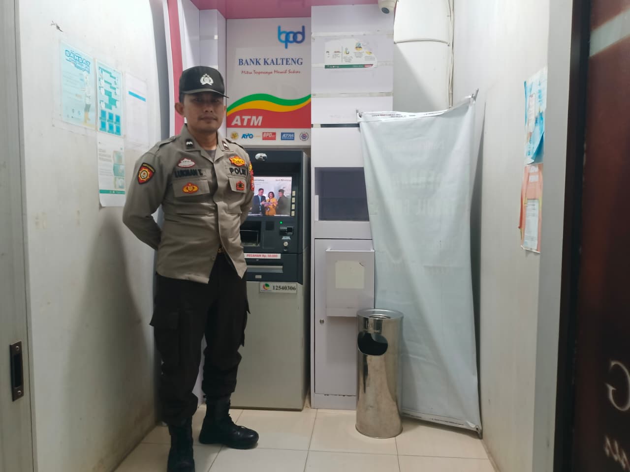 POLSEK SEMATU JAYA LAKSANAKAN PATROLI MALAM KE SEJUMLAH TITIK RAWAN