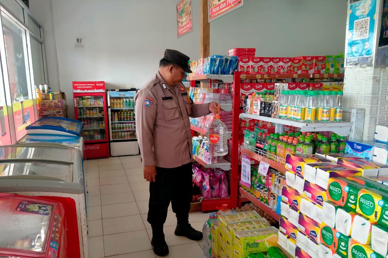 POLSEK SEMATU JAYA LAKSANAKAN PATROLI SAMBANG KE PUSAT PERBELANJAAN DAN SWALAYAN