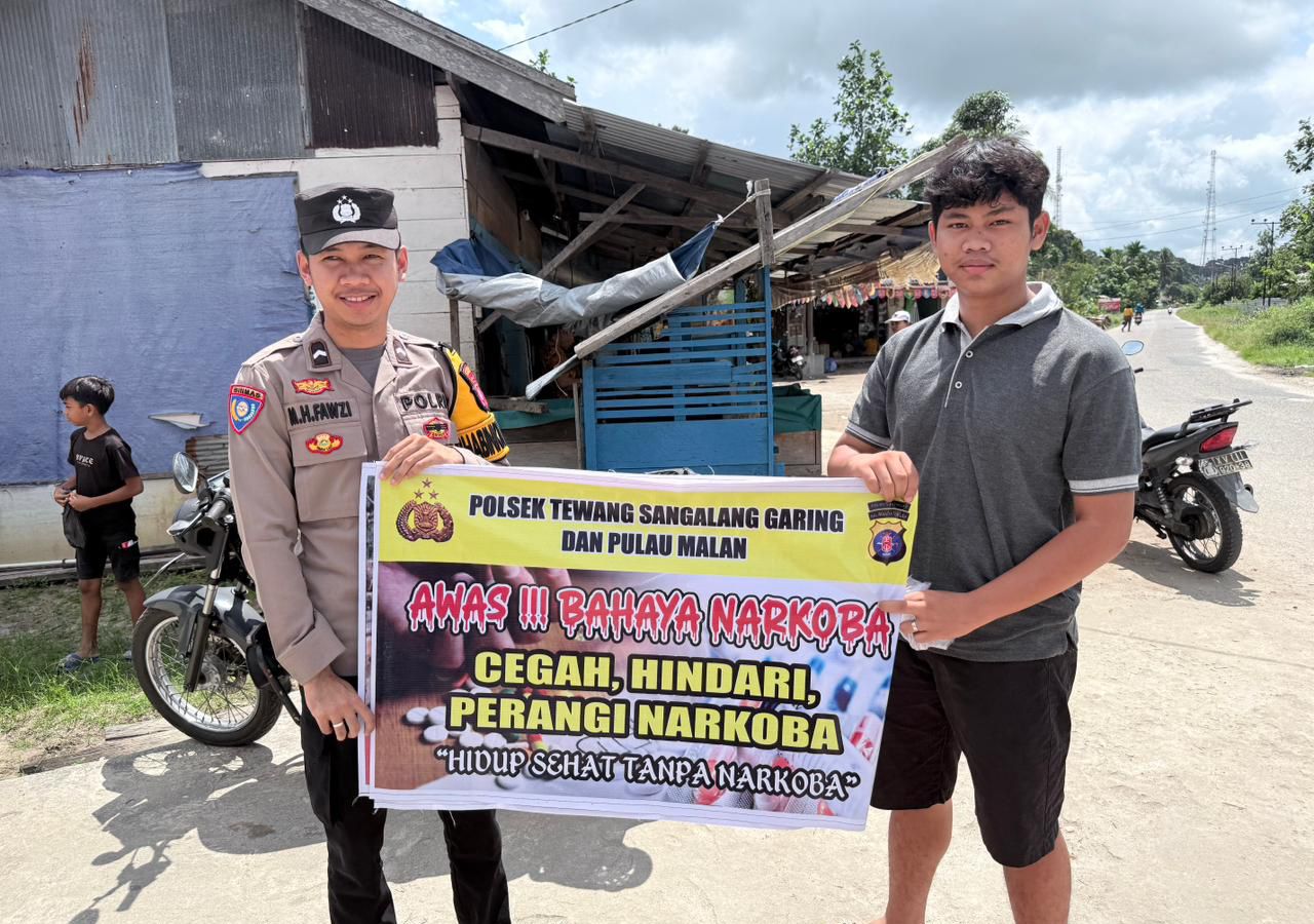 ‎Melalui Media Spanduk, Polsek Tewang Sangalang Garing dan Pulau Malan Imbau Warga Tidak Terjerumus  Penyalahgunaan Narkoba.‎