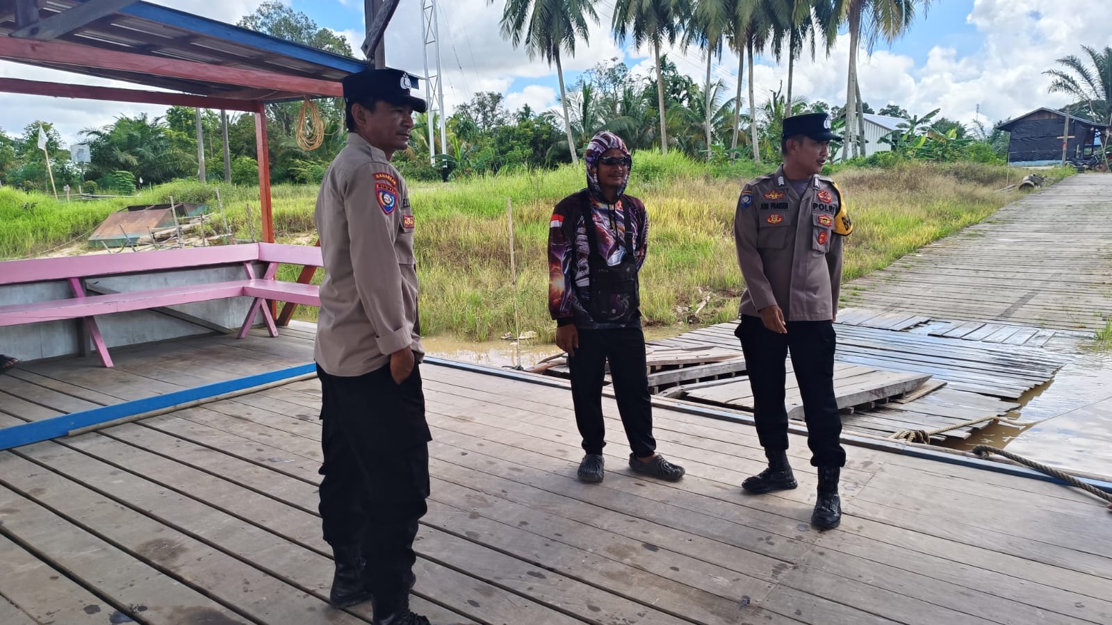 Dengan Patroli Dialogis, Polsek Tewang Sangalang Garing dan Pulau Malan Berikan Rasa Aman Kepada Masyarakat