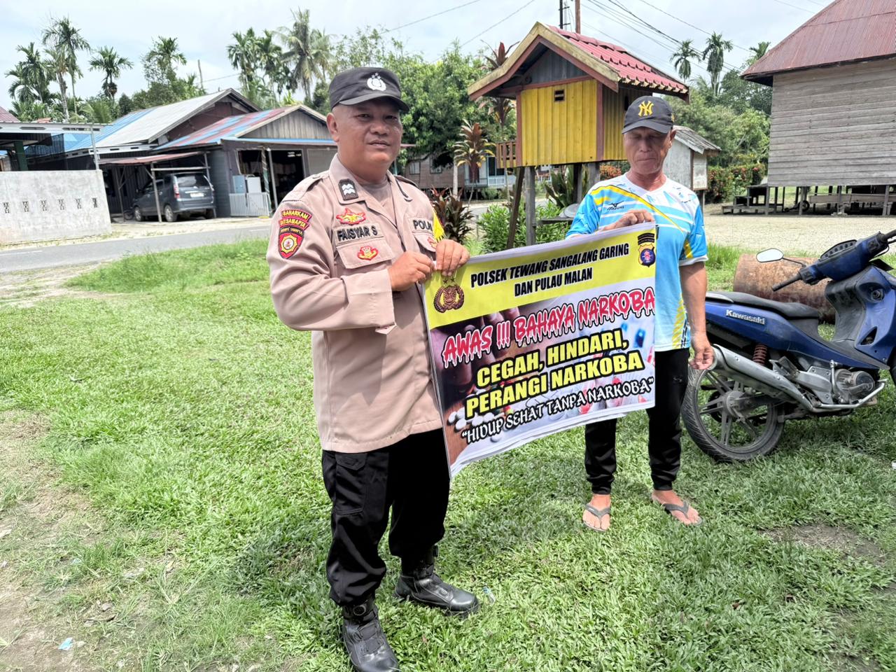 ‎Melalui Media Spanduk, Polsek Tewang Sangalang Garing dan Pulau Malan Imbau Warga Tidak Terjerumus  Penyalahgunaan Narkoba.