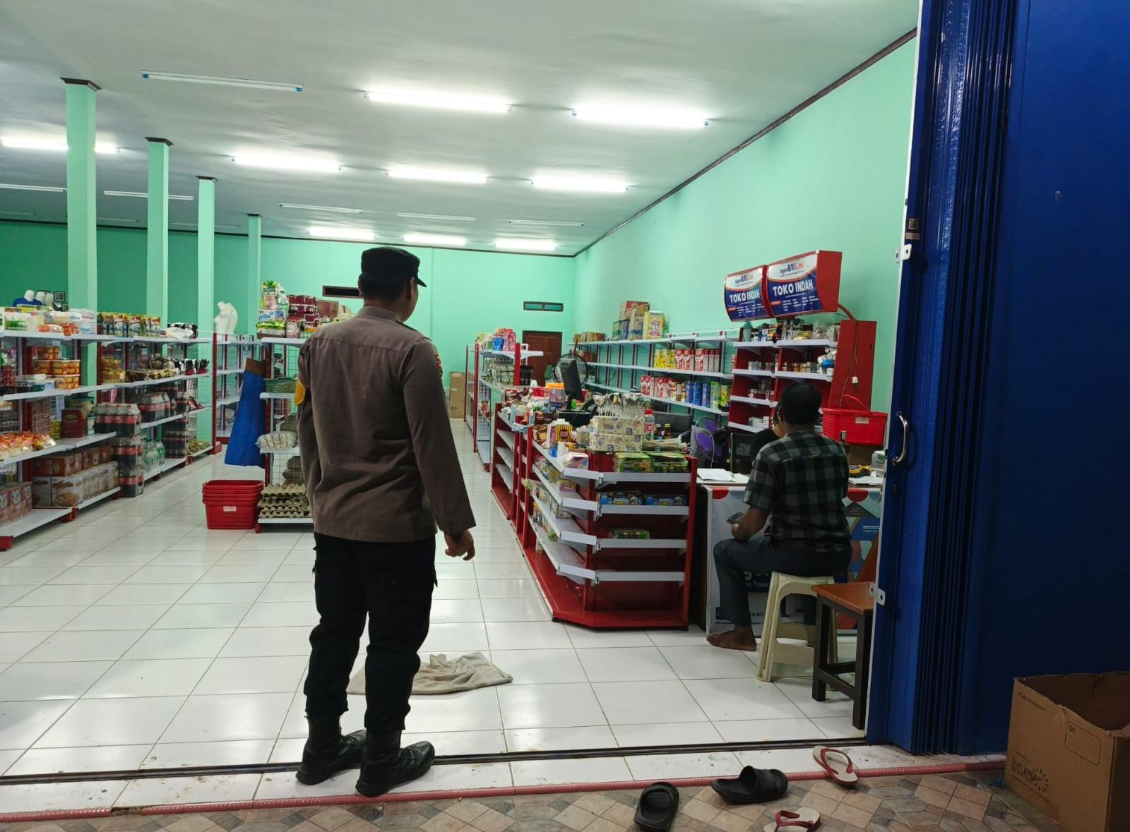 Polsek Lamandau tingkatkan patroli pertokoan menjelang Hari Raya Idul Adha