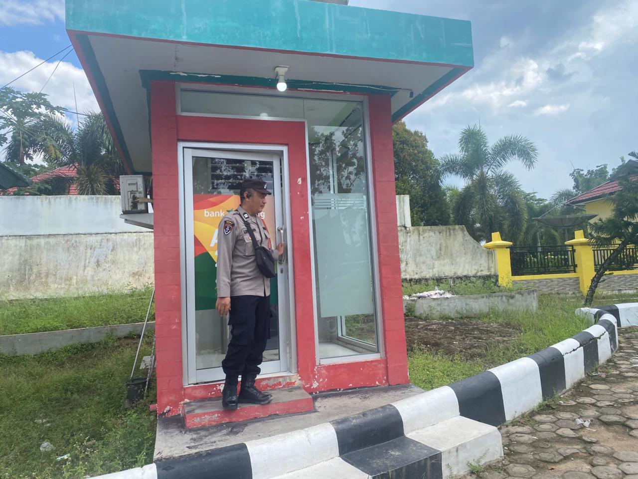 Polsek Bulik tetap aktif patroli saat cuti bersama, sambangi ATM dan perbankan masyarakat