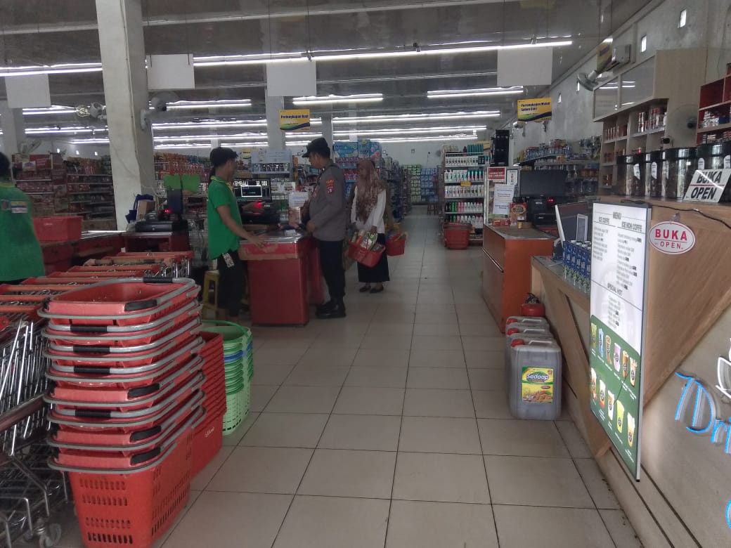 Polsek Bulik sambangi pertokoan, tanyakan langsung situasi kamtibmas masyarakat