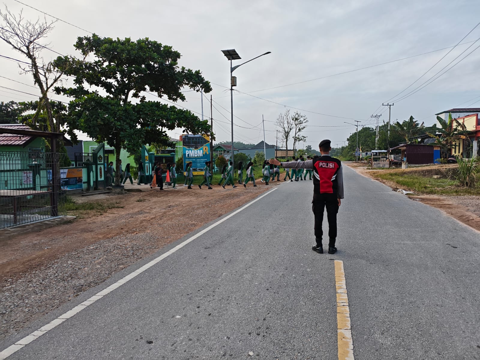 Satsamapta Polres Lamandau hadir di pagi hari, wujudkan kelancaran arus lalu lintas