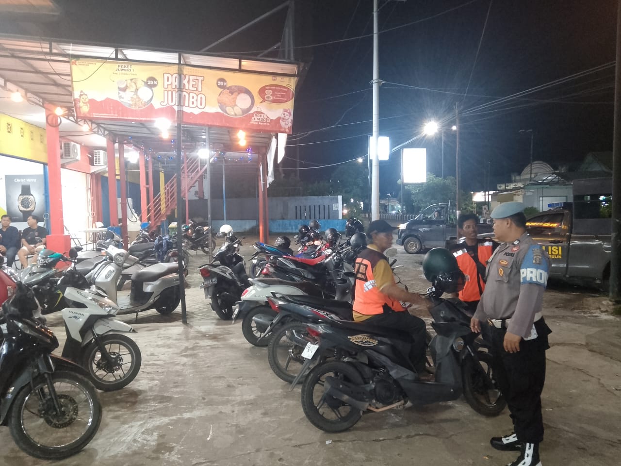 Pastikan Keamanan di Tempat Ramai, Polsek Bulik Dialogis dengan Juru Parkir