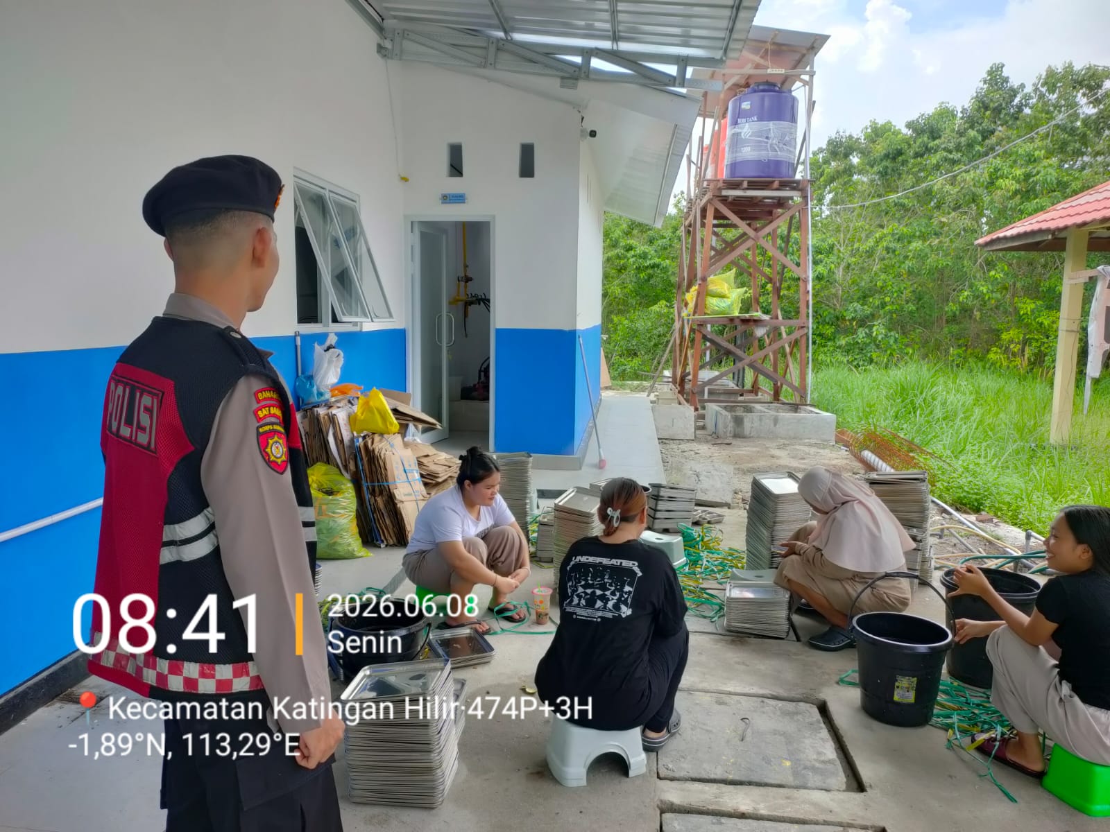 Personel Samapta Laksanakan Pengawasan MBG di Sekolah-Sekolah Kabupaten Katingan.