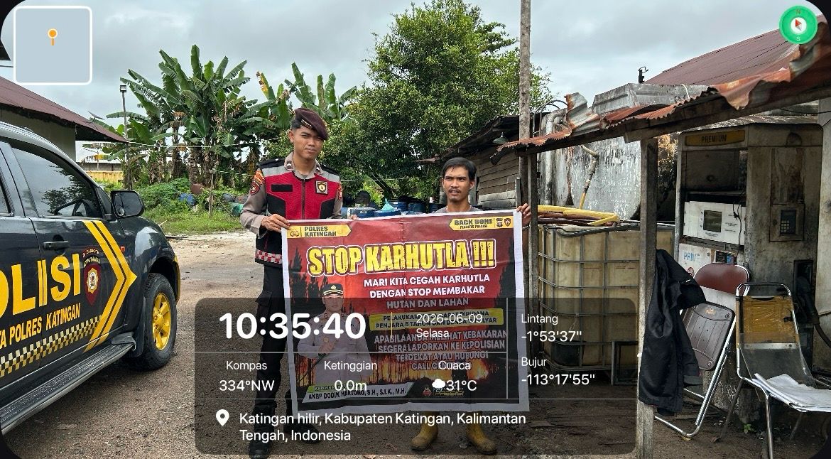 Personel Samapta Polres Katingan Sosialisasikan Pencegahan Karhutla kepada Masyarakat Desa Hampalit.