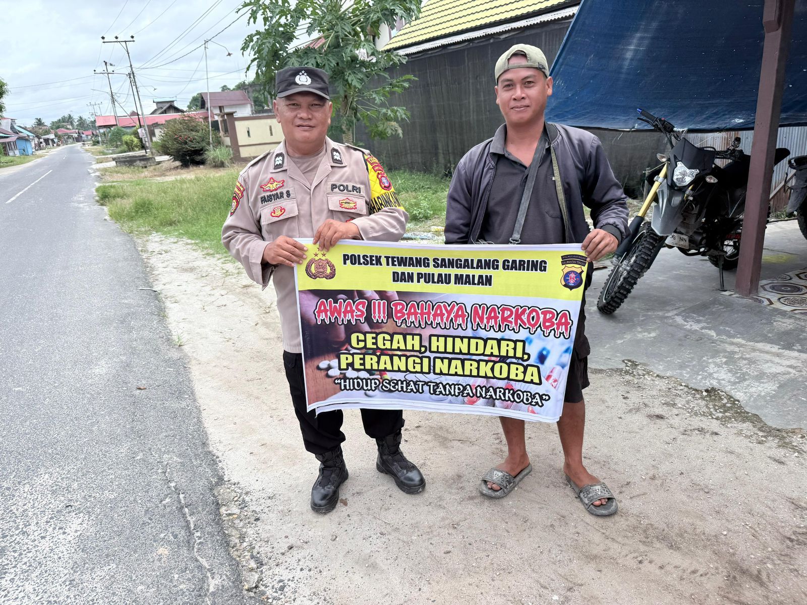 ‎Melalui Media Spanduk, Polsek Tewang Sangalang Garing dan Pulau Malan Imbau Warga Tidak Terjerumus  Penyalahgunaan Narkoba.