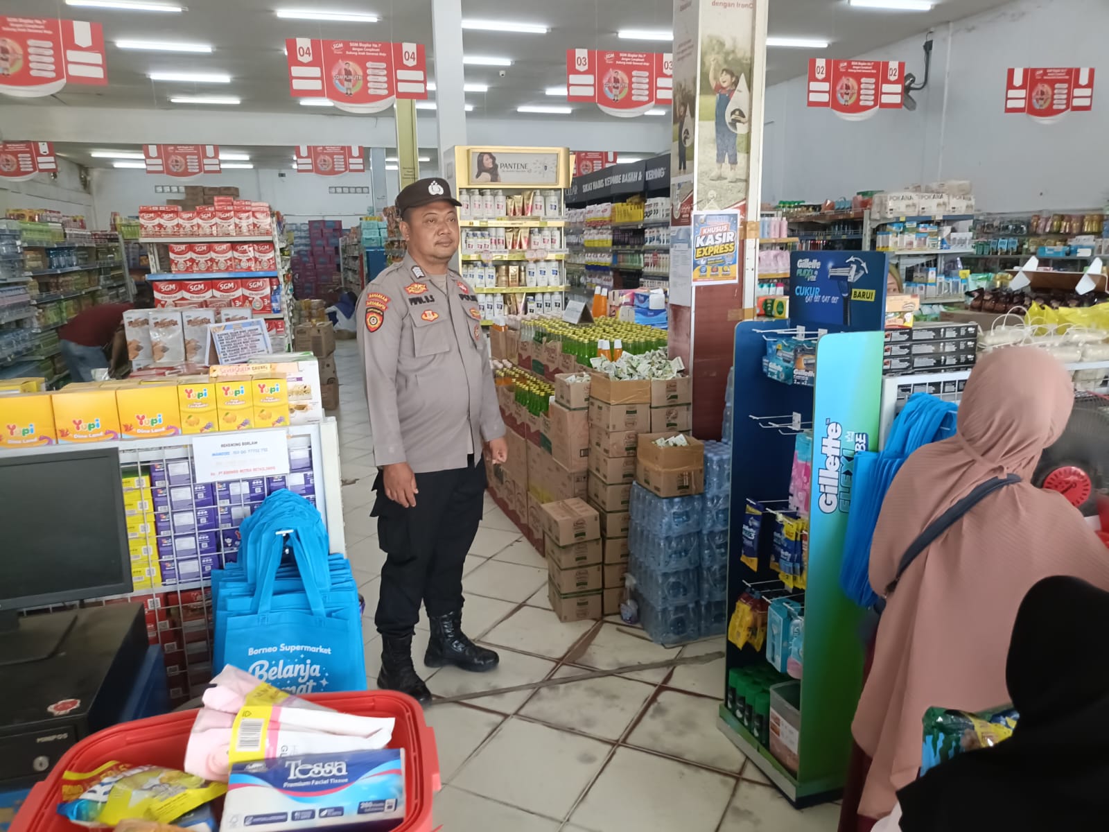 Patroli Pertokoan, Polsek Bulik Pastikan Aktivitas Masyarakat Berjalan Aman dan Kondusif
