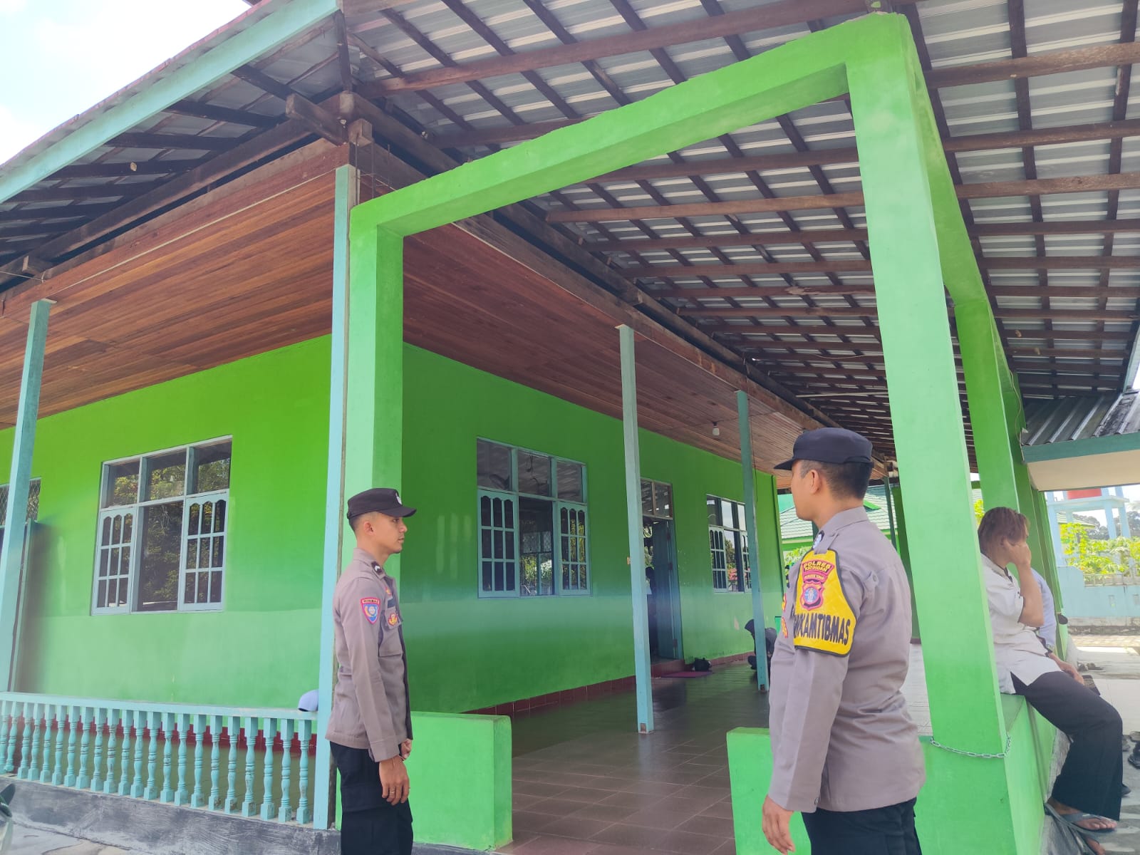 Dengan Patroli Dialogis, Polsek Tewang Sangalang Garing dan Pulau Malan Berikan Rasa Aman Kepada Masyarakat.