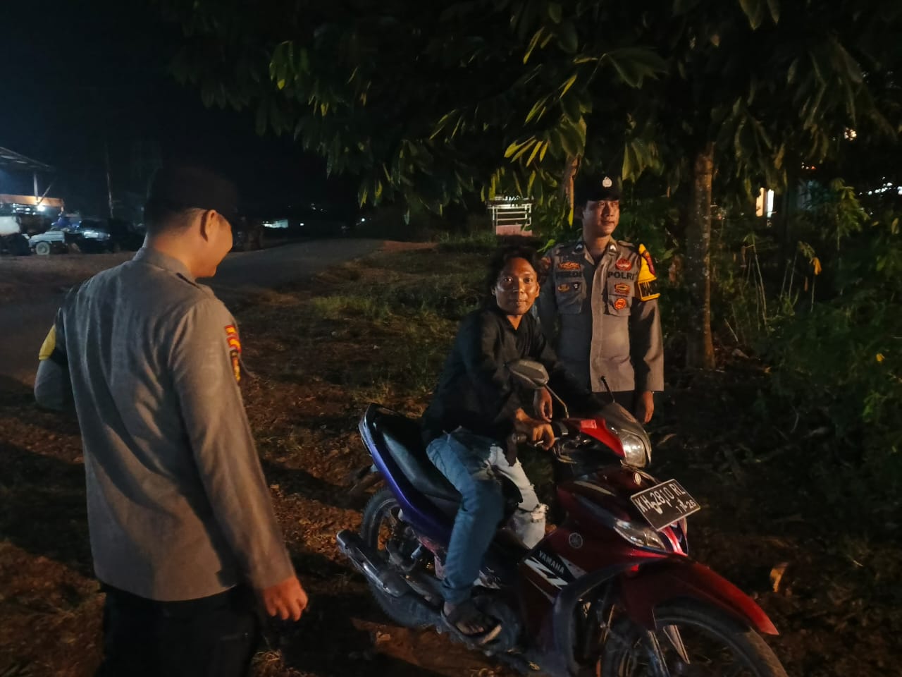 Polsek Lamandau Berikan Teguran Humanis kepada Pengendara yang Melanggar Aturan Lalu Lintas