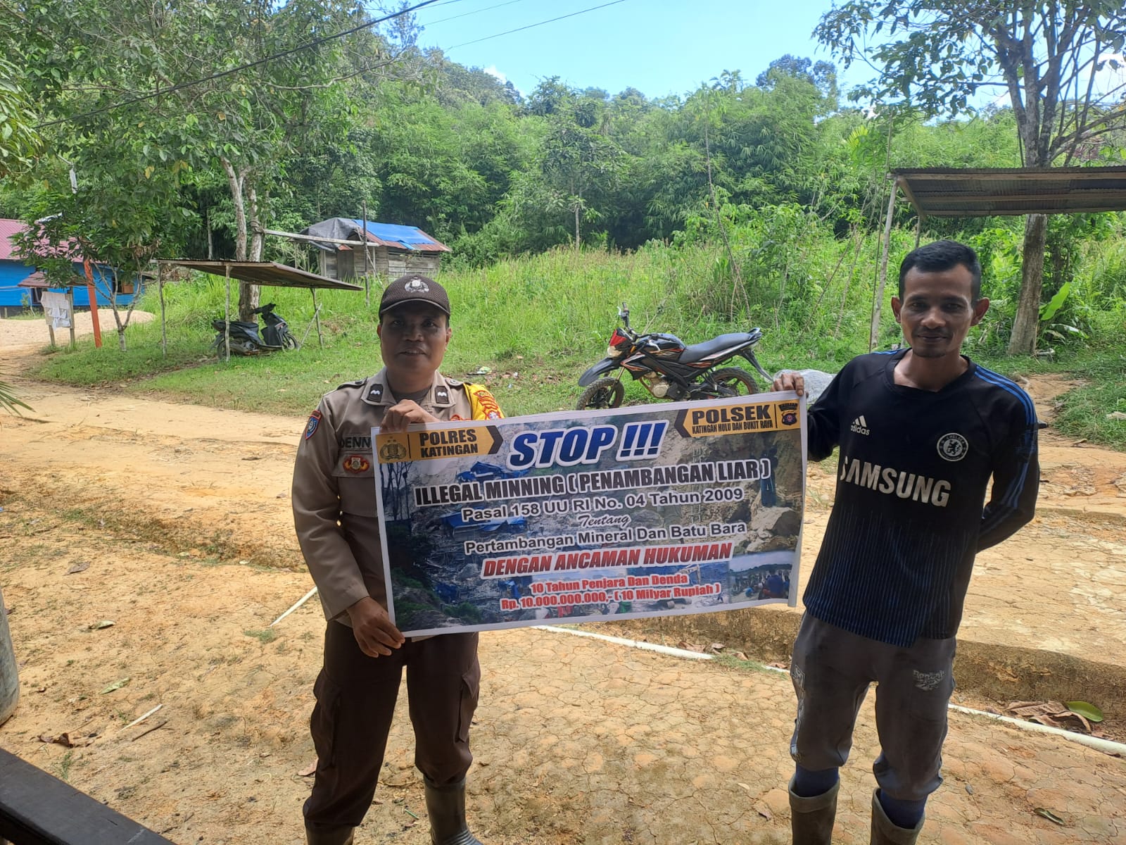 Upaya Pencegahan Penebangan Hutan secara Liar (Ilegal Logging), Bhabinkamtibmas sosialisasi kepada masyarakat.