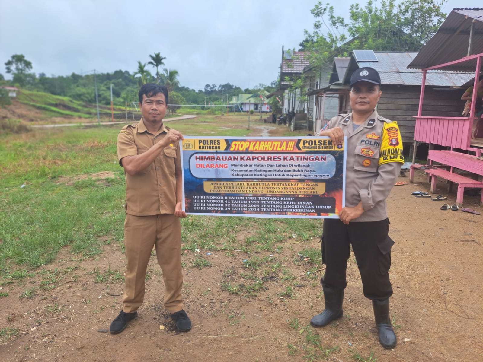 Upaya Pencegahan Kebakaran Hutan dan Lahan di Kecamatan Katingan Hulu dan Bukit Raya, Bhabinkamtibmas sosialisasi kepada masyarakat.