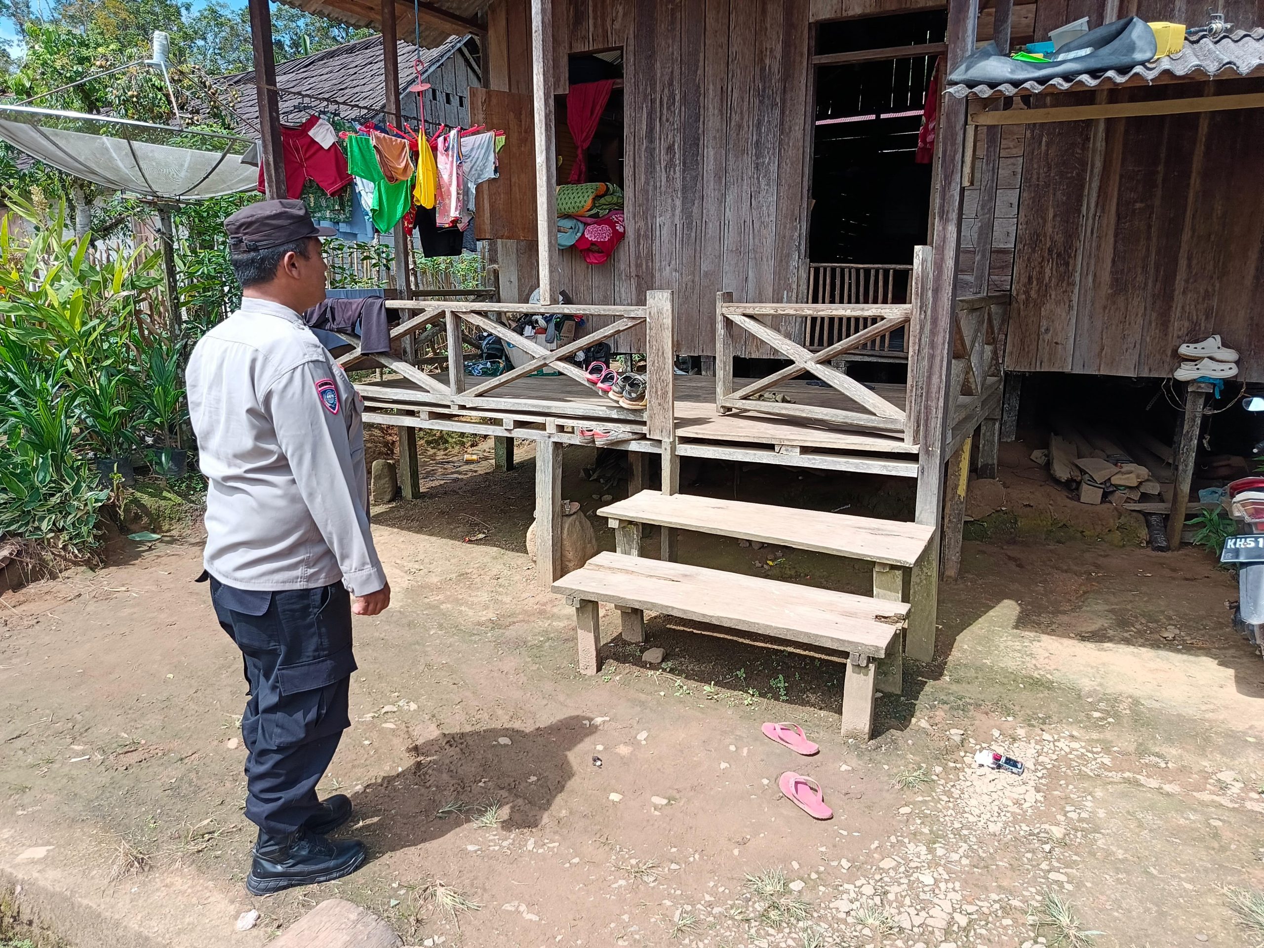 Patroli Door to Door, Polsek Delang Pererat Silaturahmi dan Serap Aspirasi Masyarakat