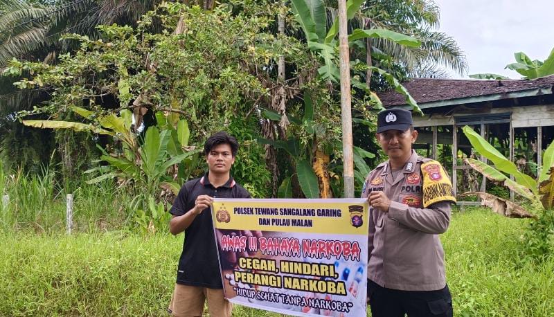 ‎Melalui Media Spanduk, Polsek Tewang Sangalang Garing dan Pulau Malan Imbau Warga Tidak Terjerumus  Penyalahgunaan Narkoba.